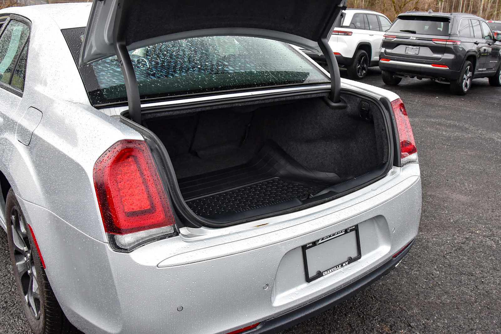 Certified 2023 Chrysler 300 Touring L w/ Comfort Group image 13