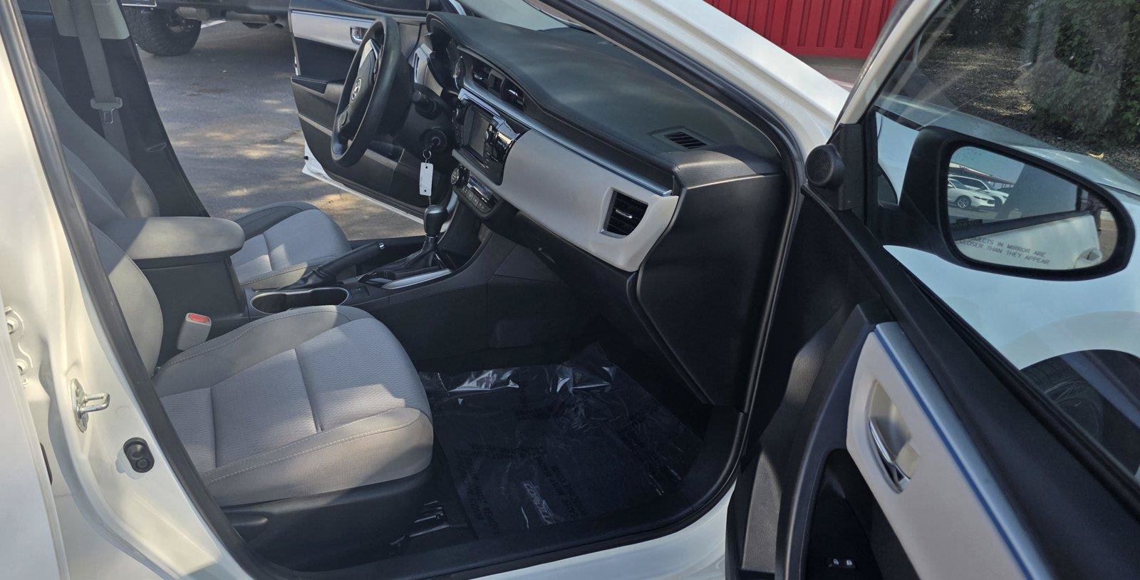Used 2015 Toyota Corolla LE FWD image 12