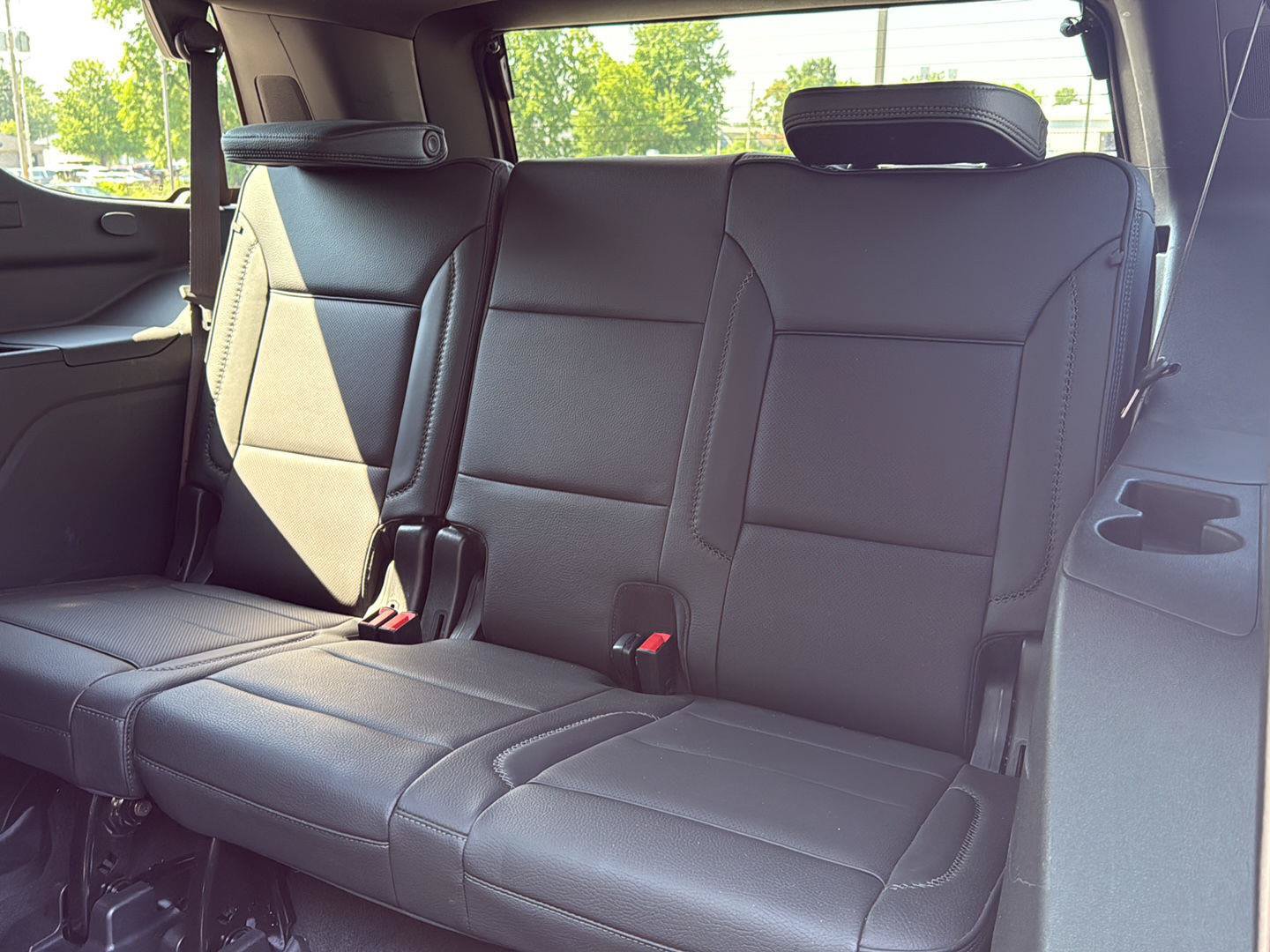 Used 2022 GMC Yukon Denali w/ Denali Premium Package AWD/4WD image 11