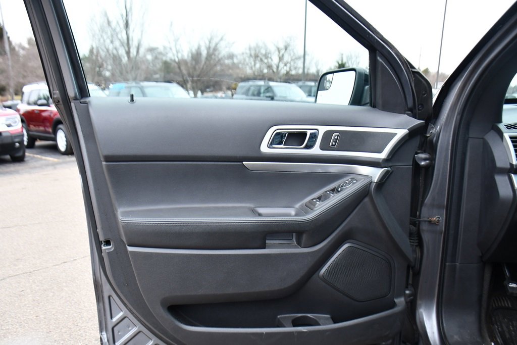 Used 2013 Ford Explorer XLT image 24
