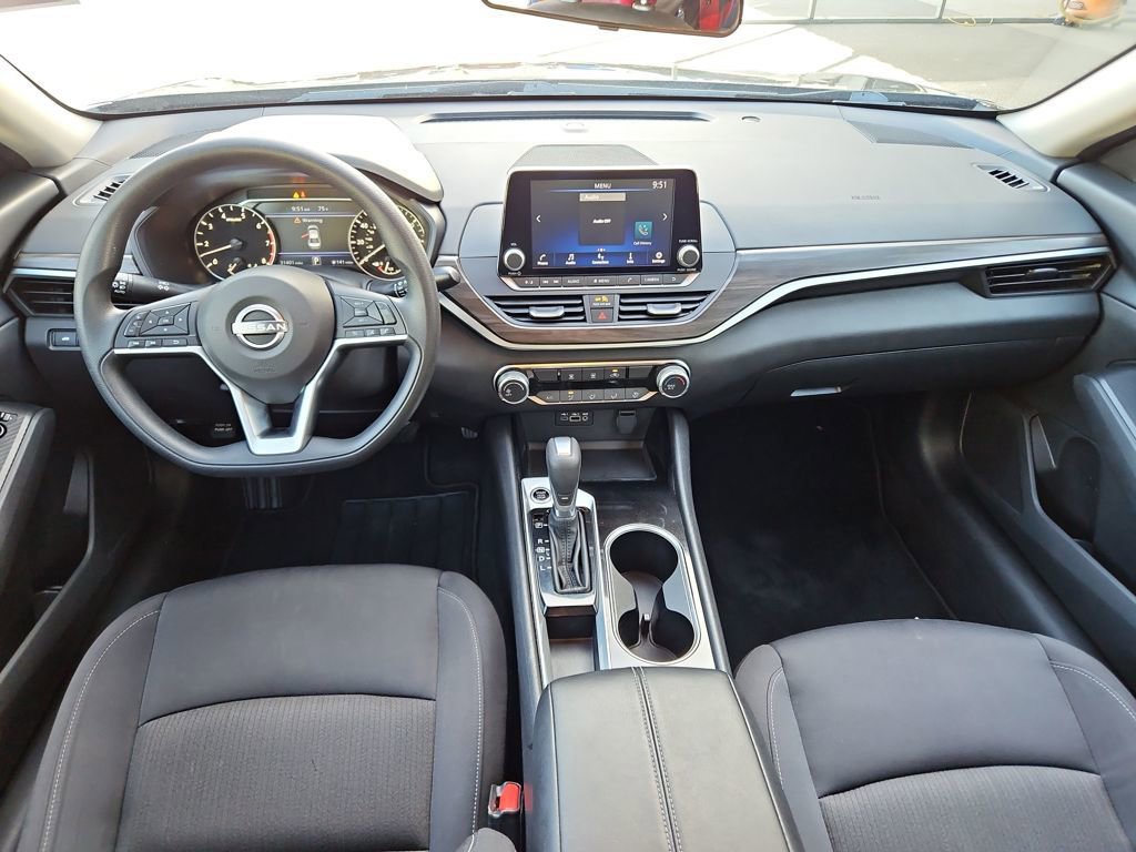 Used 2024 Nissan Altima 2.5 SV image 9