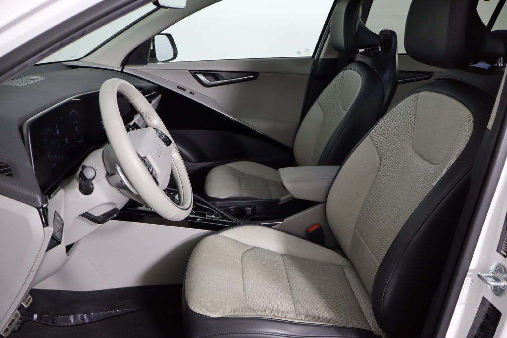 Used 2023 Kia Niro Wave w/ Wave Preserve Package FWD image 14