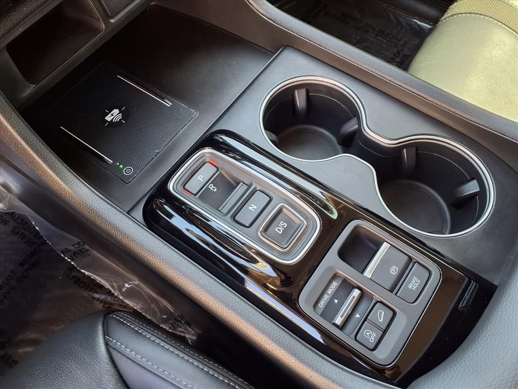 Used 2024 Honda Pilot Touring image 23