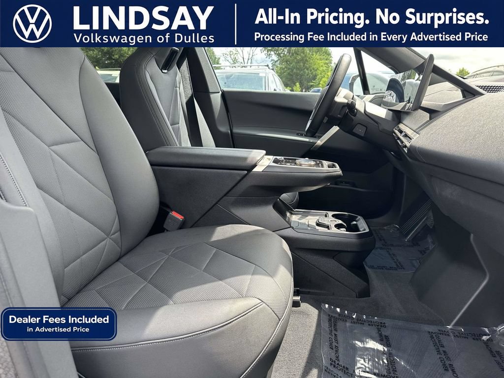 Used 2023 BMW iX xDrive50 w/ Sport Package AWD/4WD image 12