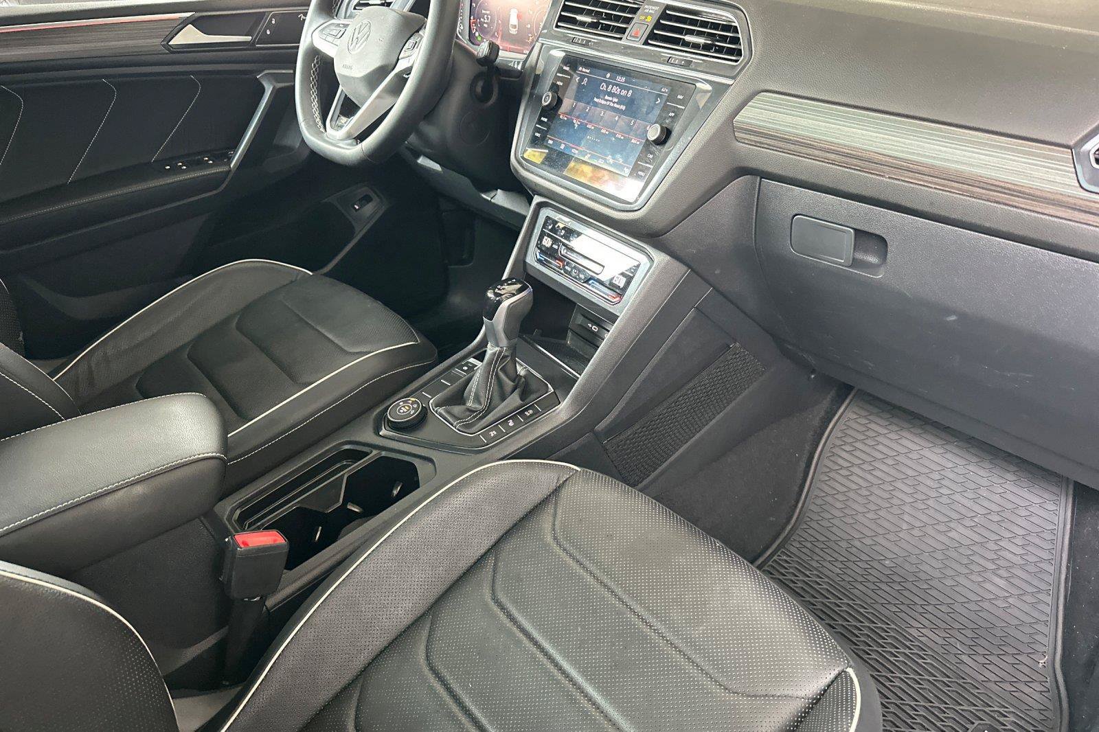 Certified 2023 Volkswagen Tiguan SEL R-Line AWD/4WD image 16