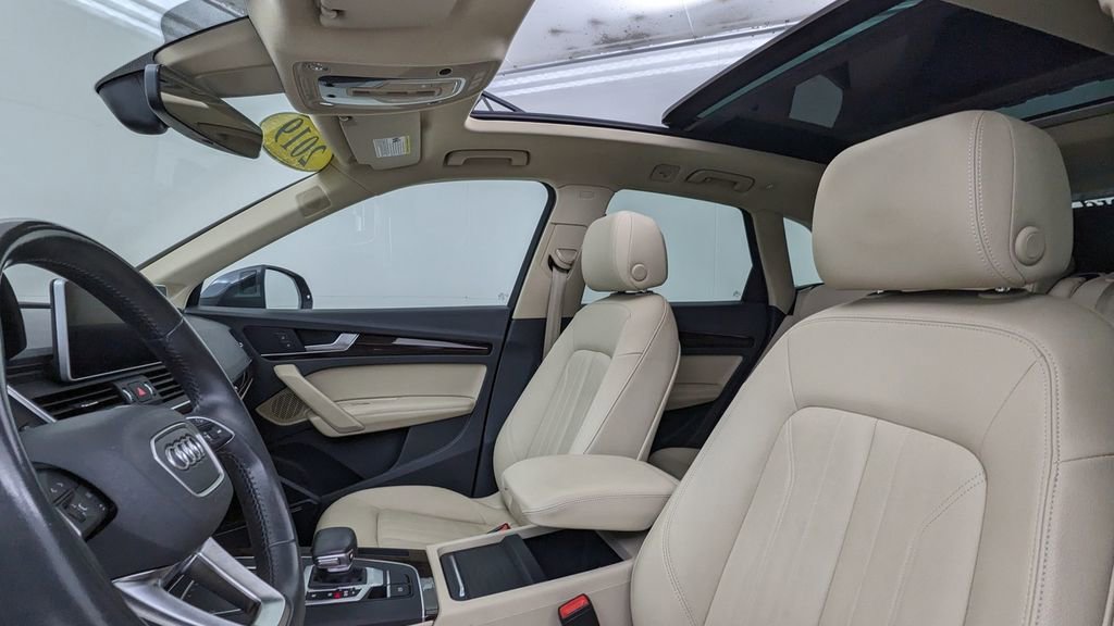 Used 2019 Audi Q5 Prestige w/ Prestige Package image 3