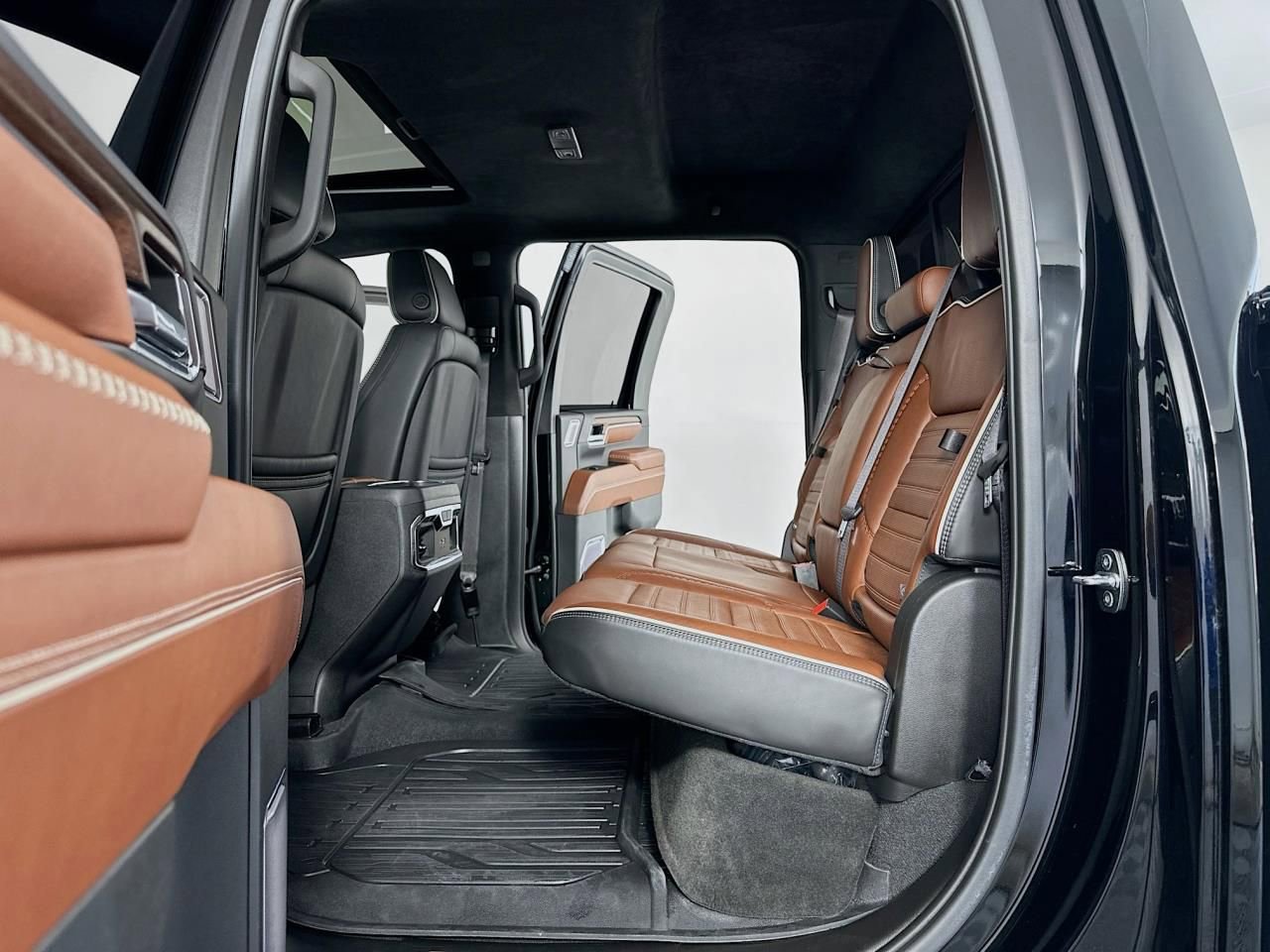 Used 2024 GMC Sierra 3500 Denali Ultimate image 33