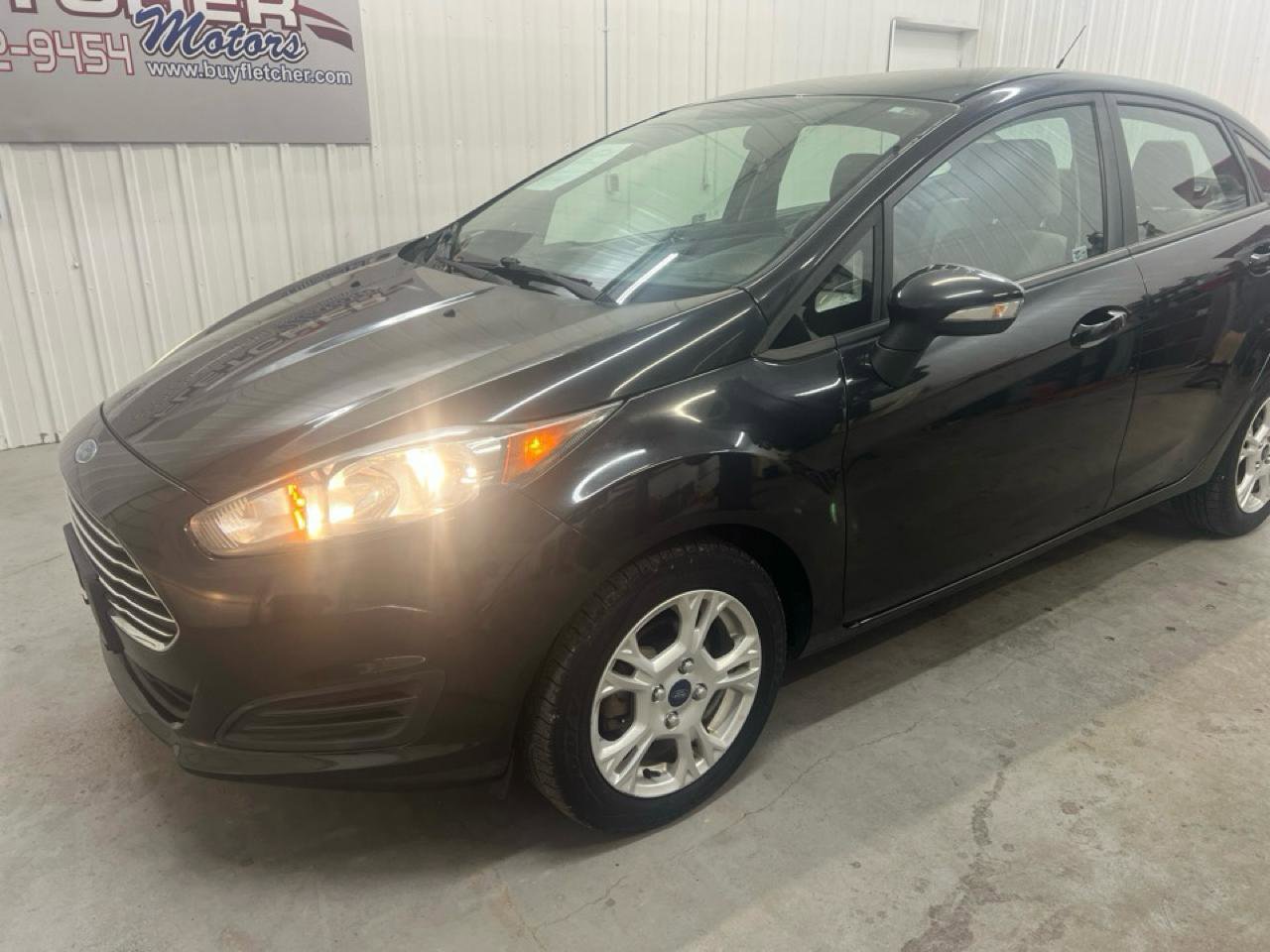 Used 2014 Ford Fiesta SE FWD image 2