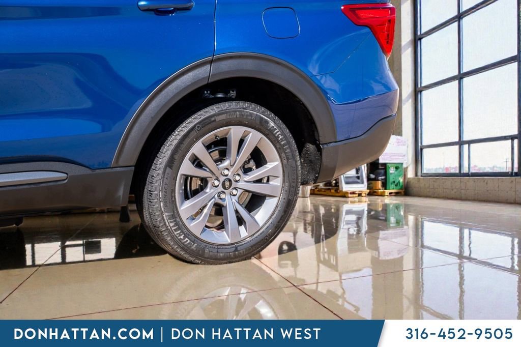 Used 2023 Ford Explorer XLT w/ Equipment Group 202A AWD/4WD image 39