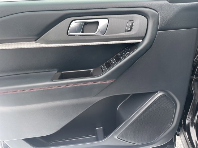 Used 2025 Ford Explorer ST-Line w/ ST-Line Street Pack image 19