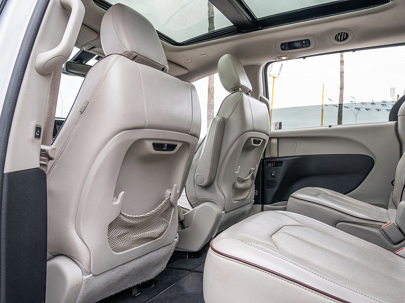 Used 2020 Chrysler Pacifica Limited image 16