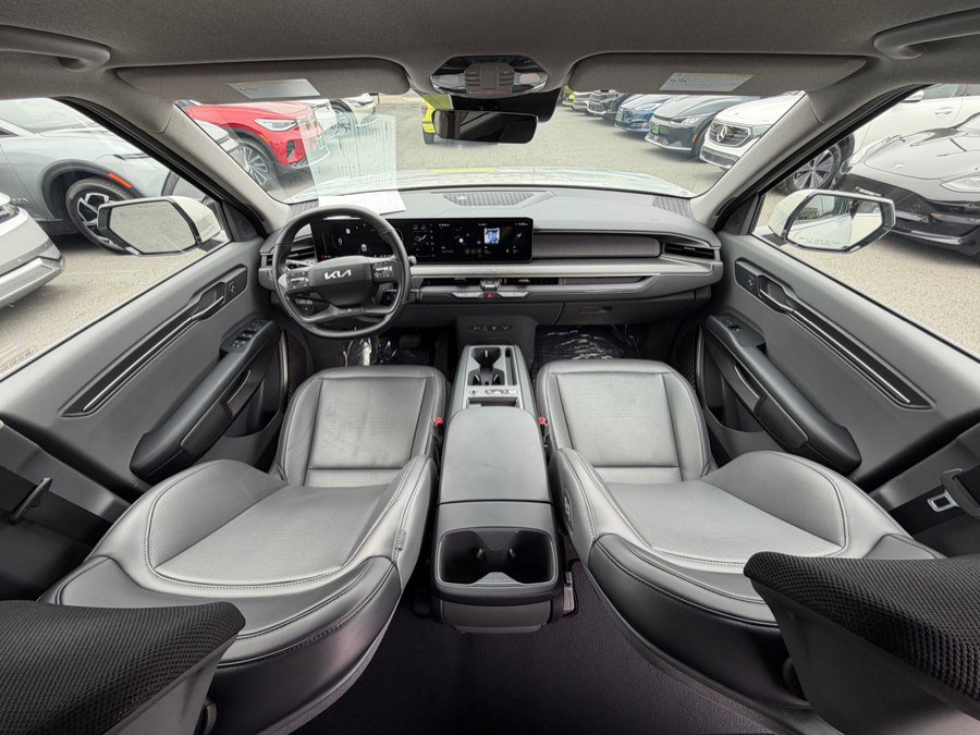 Used 2024 Kia EV9 Light Long Range RWD image 24