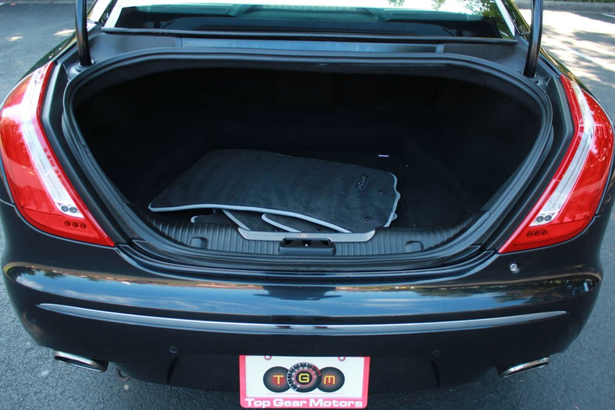 Used 2012 Jaguar XJ RWD image 27