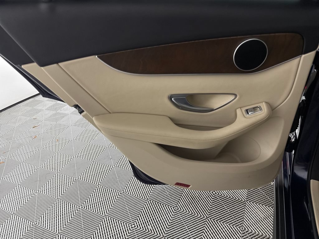 Used 2019 Mercedes-Benz GLC 300 4MATIC image 9