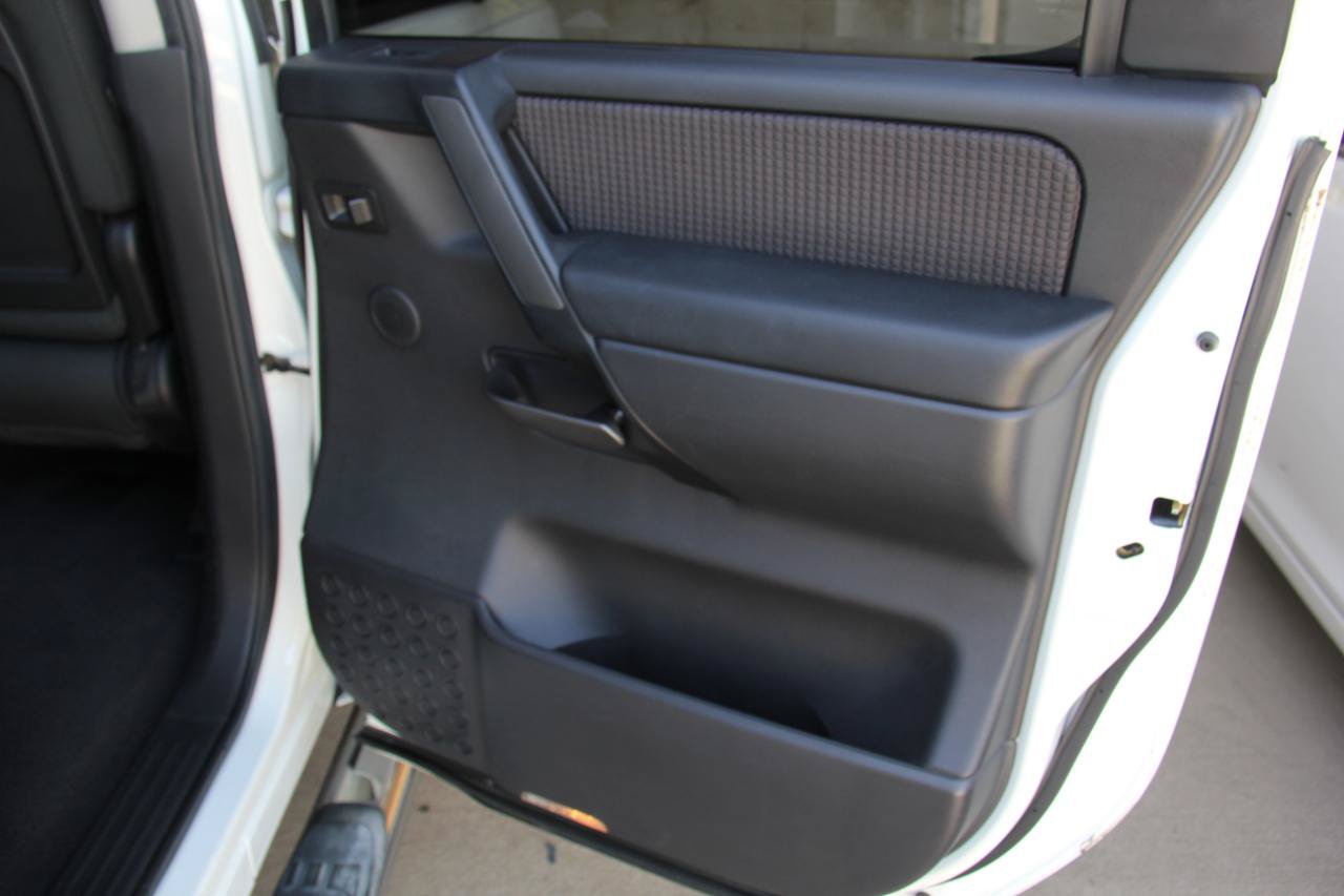 Used 2008 Nissan Titan SE AWD/4WD image 26