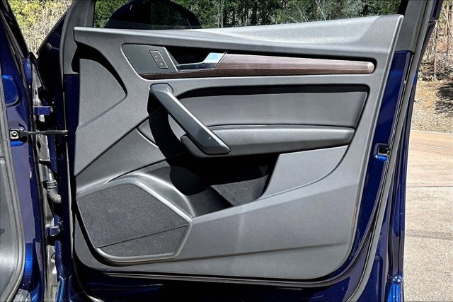 Used 2025 Audi Q5 2.0T Premium w/ Convenience Plus Package image 28