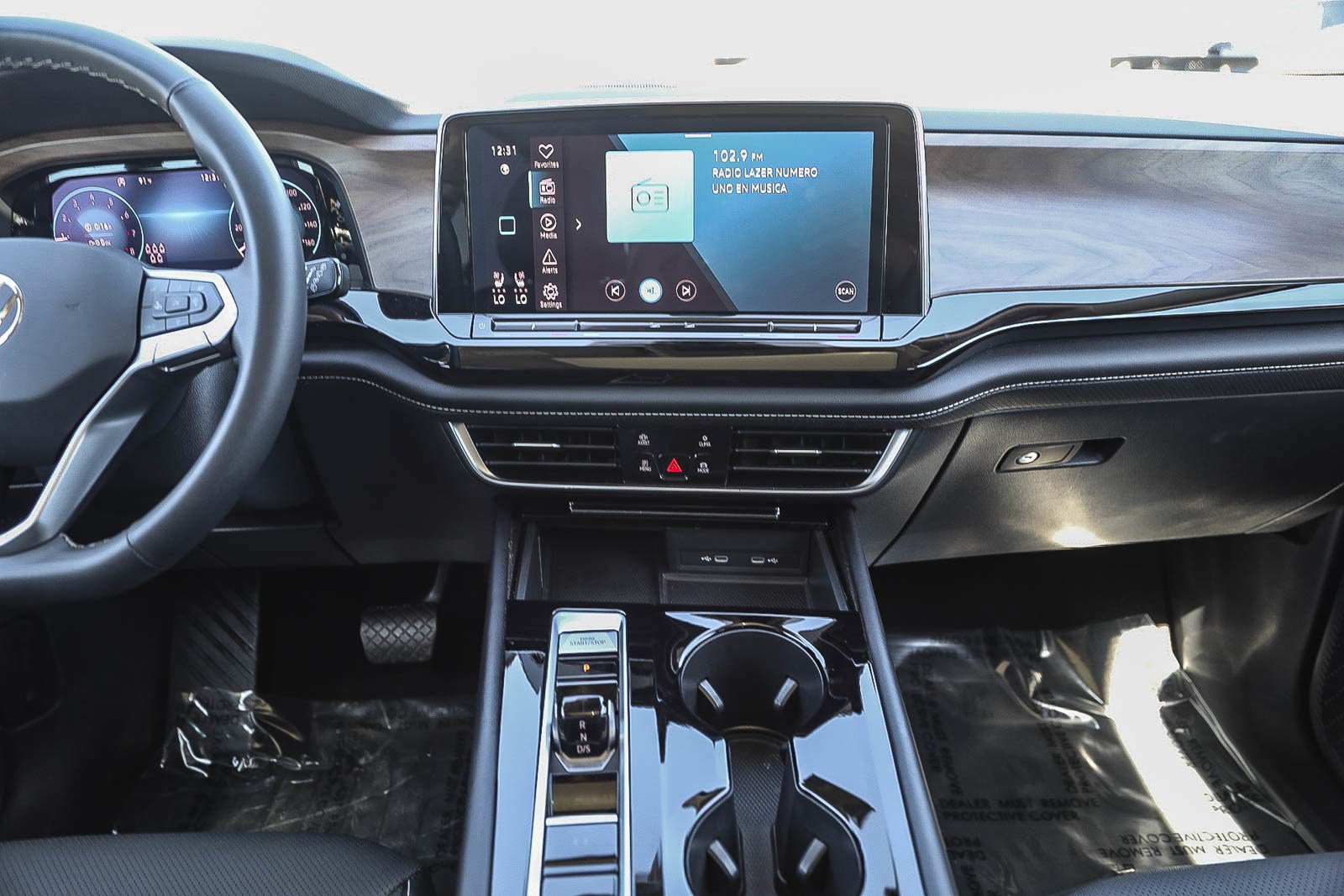 Used 2024 Volkswagen Atlas SE image 13