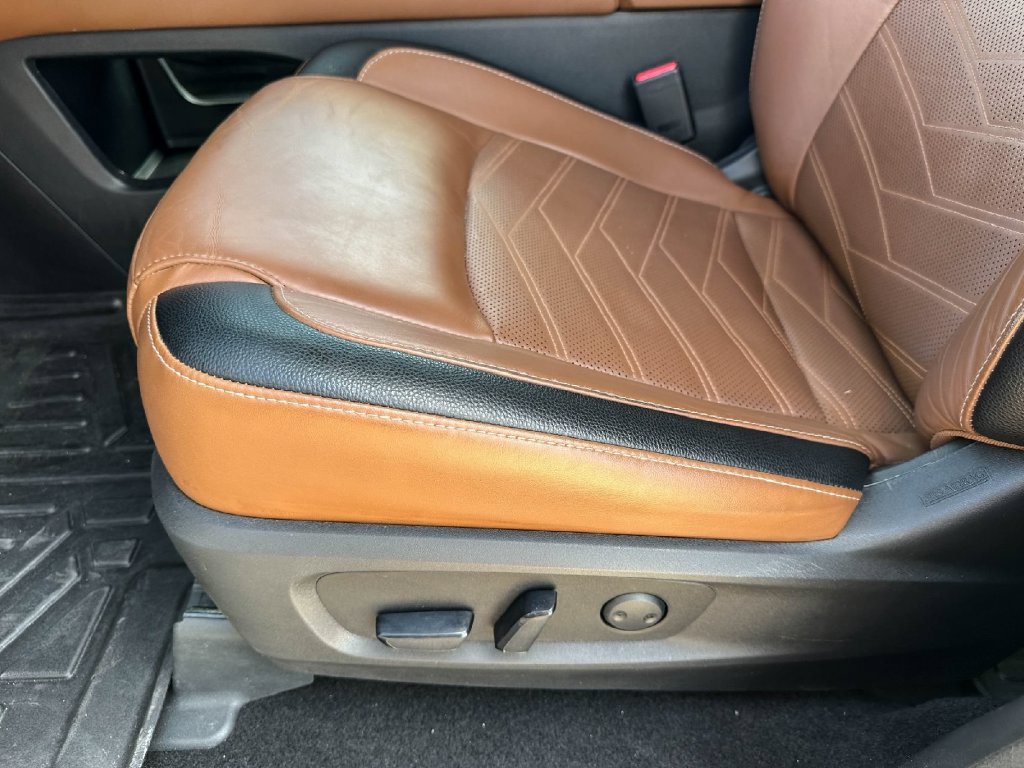 Used 2022 Nissan Pathfinder Platinum w/ Cargo Package FWD image 15