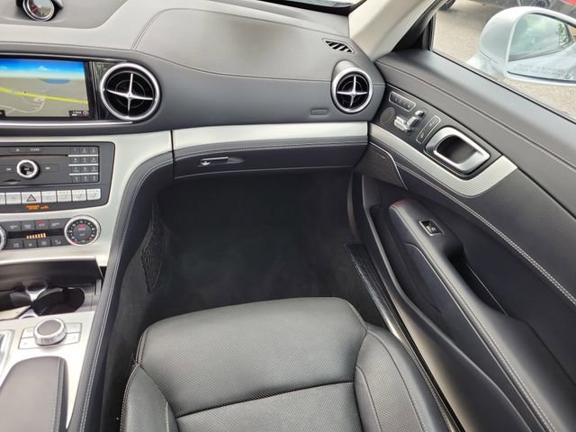 Used 2017 Mercedes-Benz SL 550 w/ Driver Assistance Package image 18