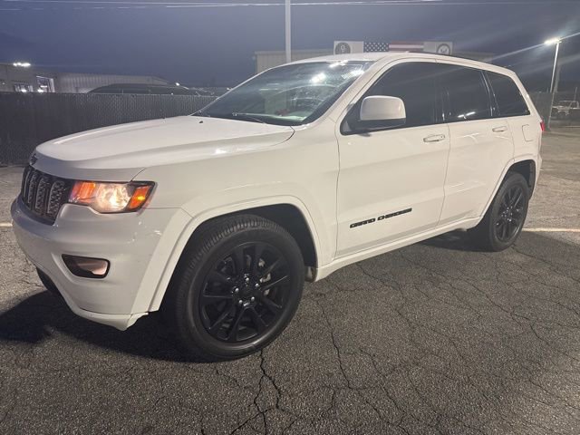Used 2020 Jeep Grand Cherokee Altitude image 6