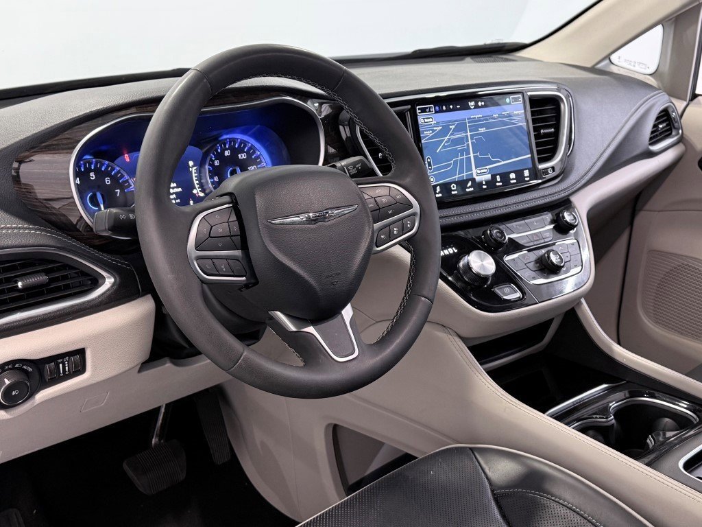 Used 2024 Chrysler Pacifica Limited image 18