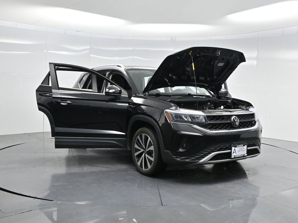 Used 2023 Volkswagen Taos SE w/ Panoramic Sunroof Package image 54