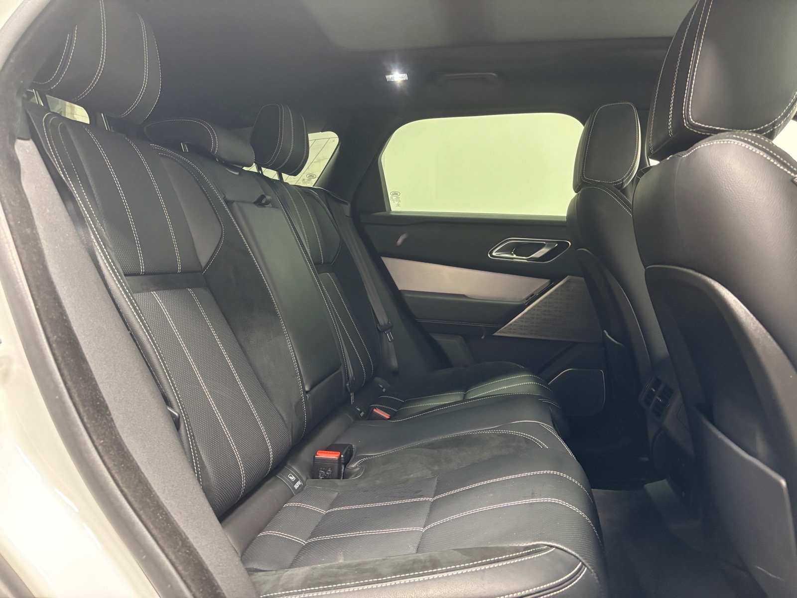 Used 2019 Land Rover Range Rover Velar R-Dynamic SE AWD/4WD image 38