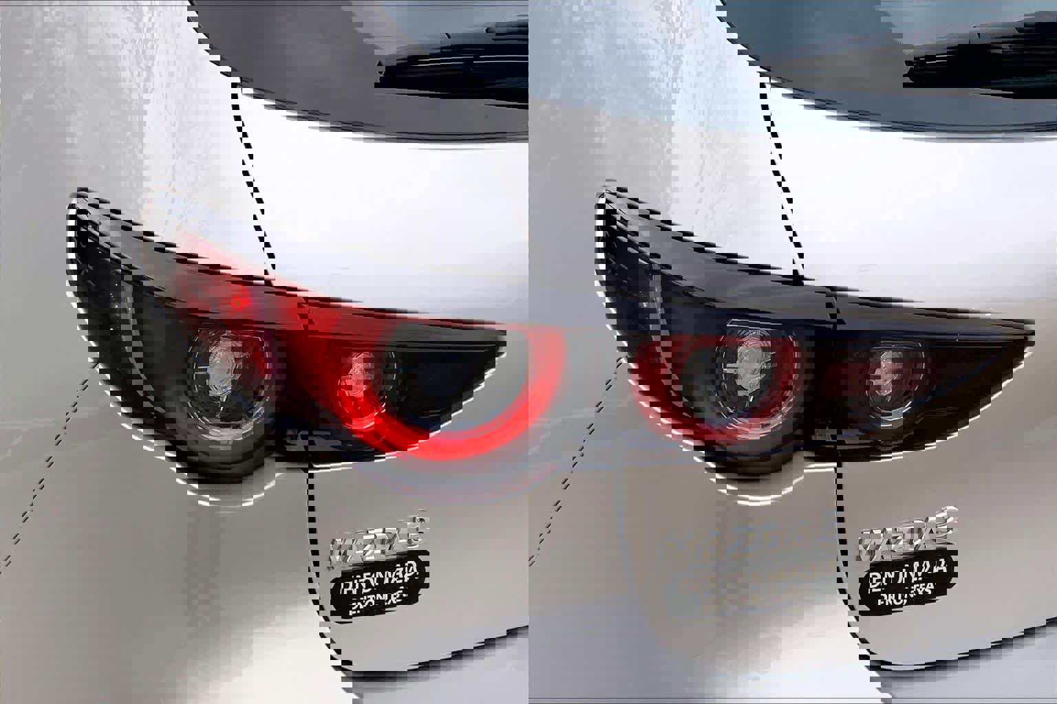 Used 2023 MAZDA MAZDA3 s image 27