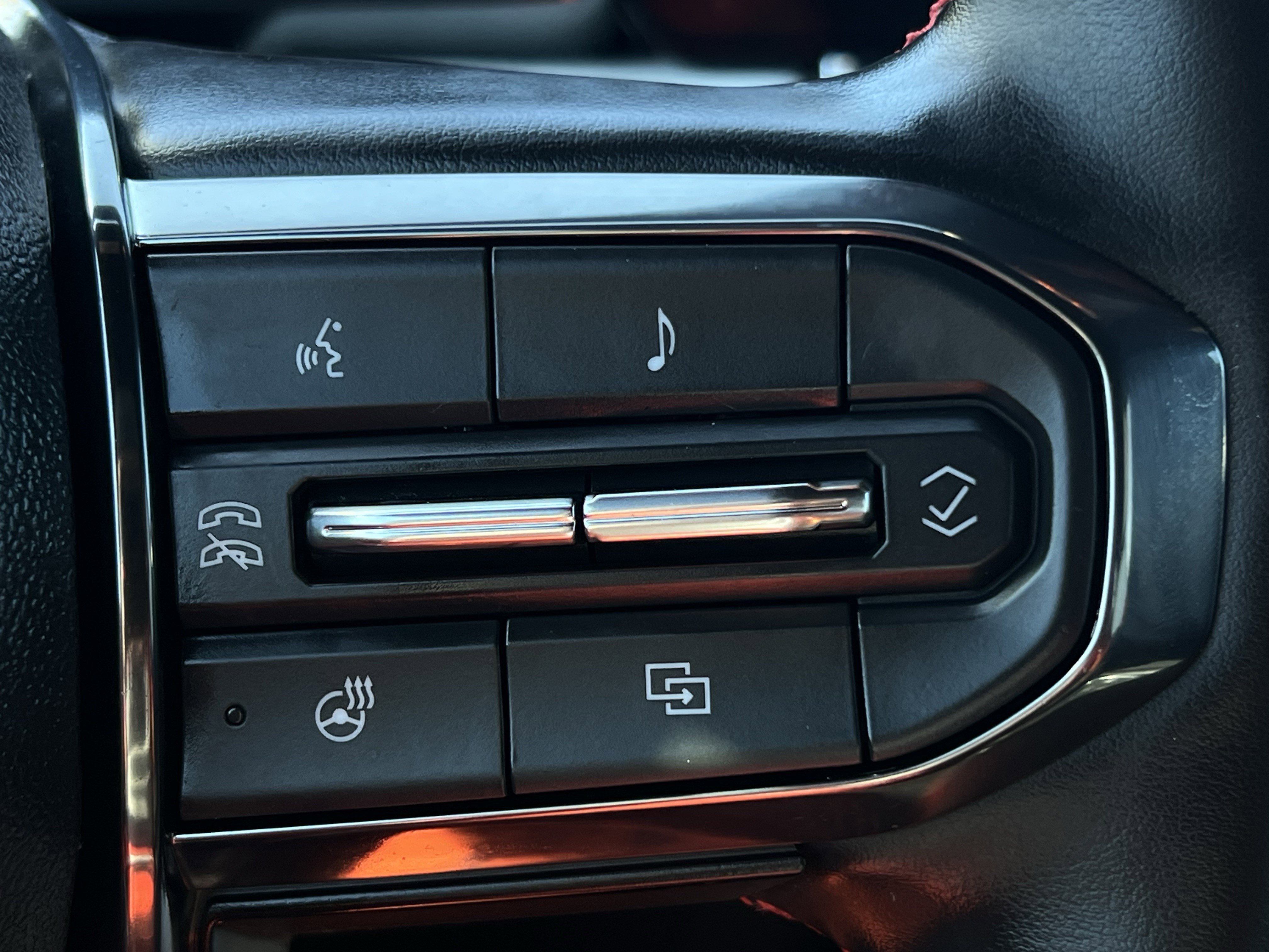 Used 2023 GMC Canyon AT4X image 13