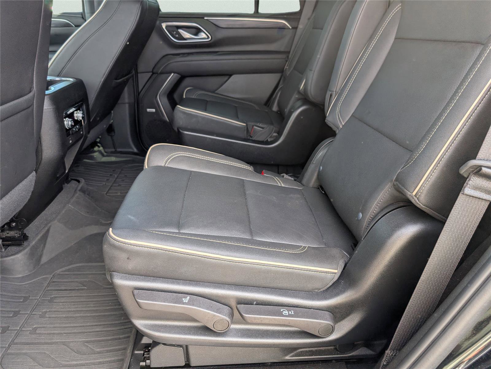 Used 2023 GMC Yukon SLT image 31