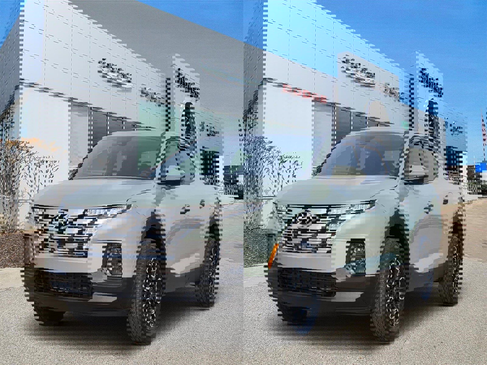 Used 2024 Hyundai Santa Cruz SE image 2