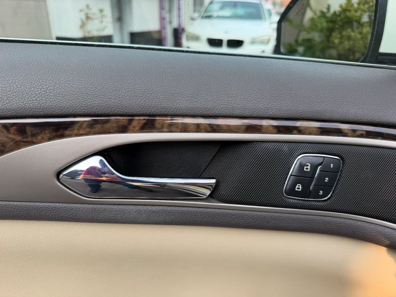 Used 2013 Lincoln MKZ FWD image 23