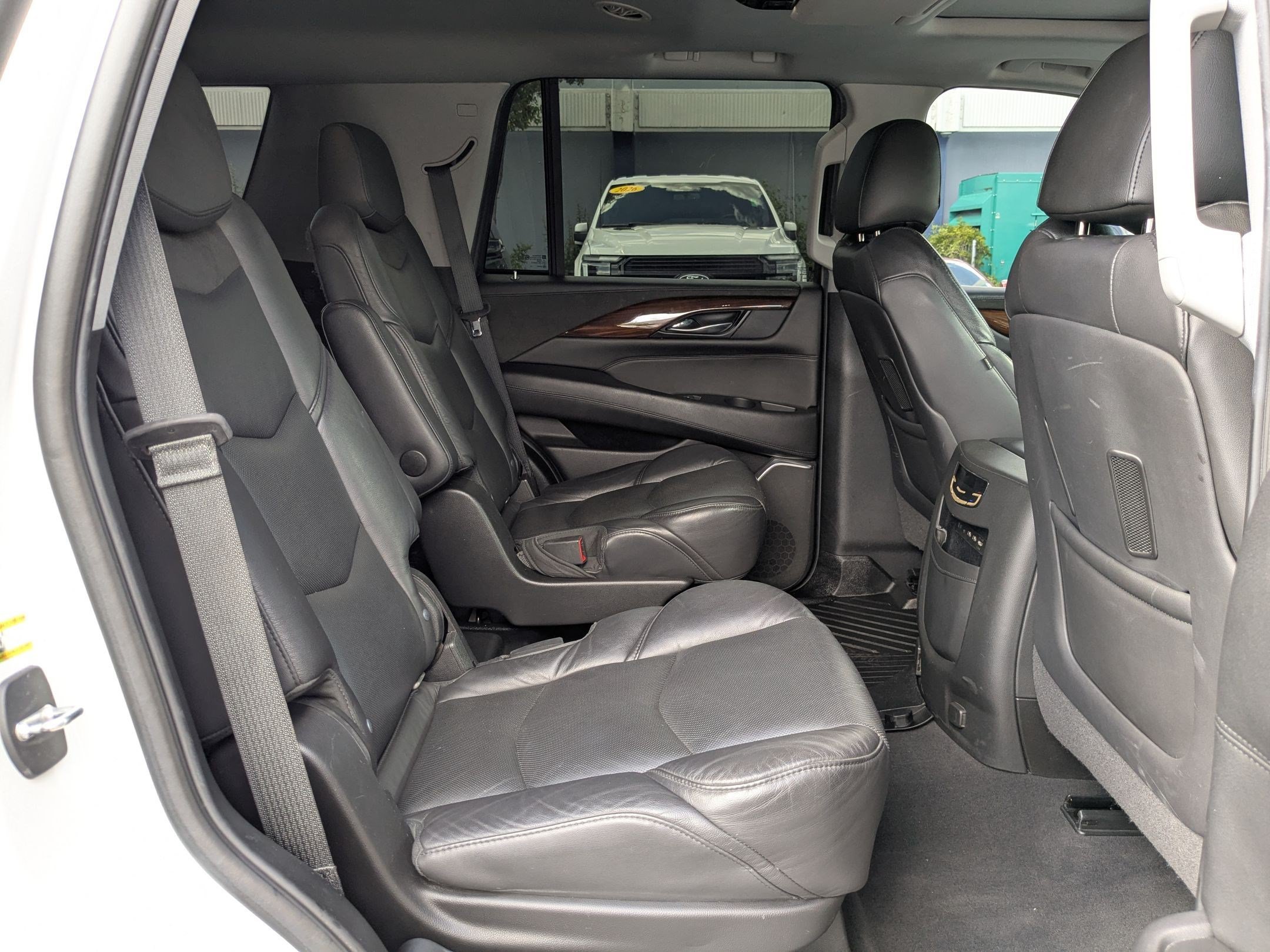Certified 2020 Cadillac Escalade Premium Luxury AWD/4WD image 29