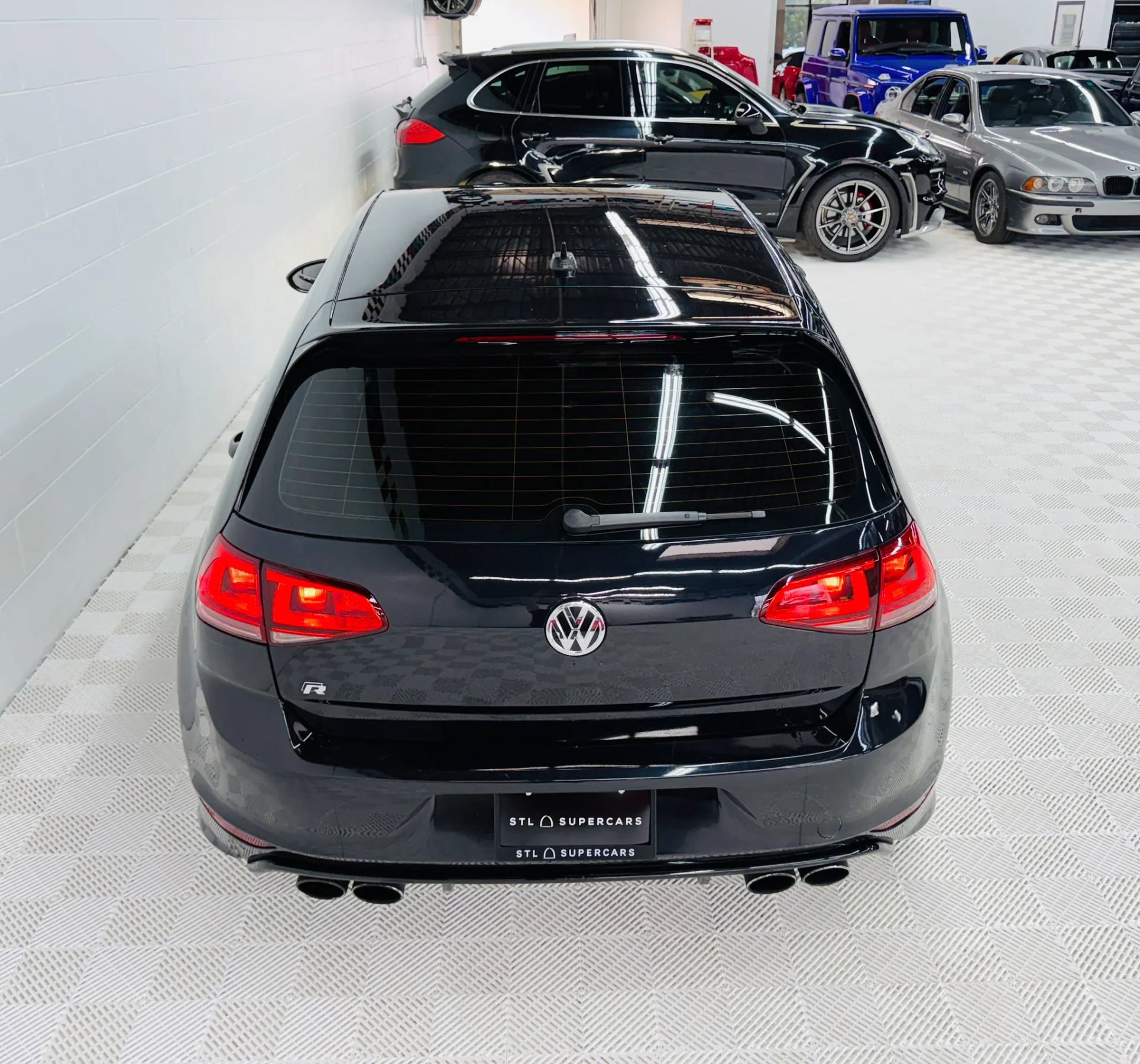 Used 2016 Volkswagen Golf R 4-Door image 18