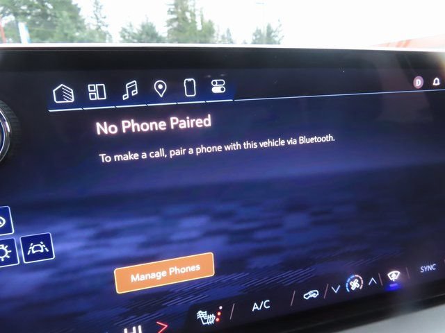 Used 2025 Chevrolet Traverse LT AWD/4WD image 21