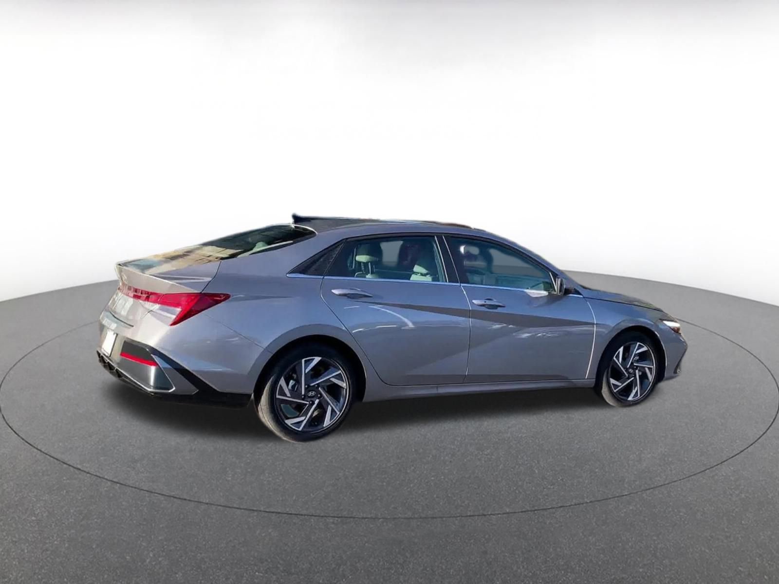 Used 2025 Hyundai Elantra SEL image 15