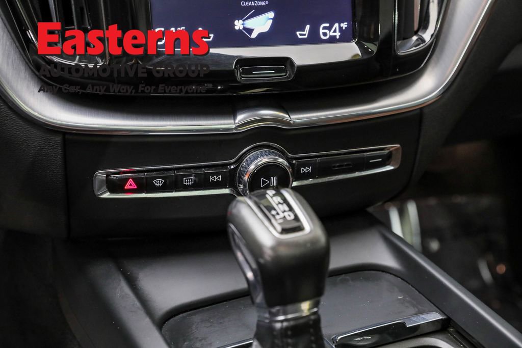 Used 2019 Volvo XC60 T5 Momentum w/ Multimedia Package image 24