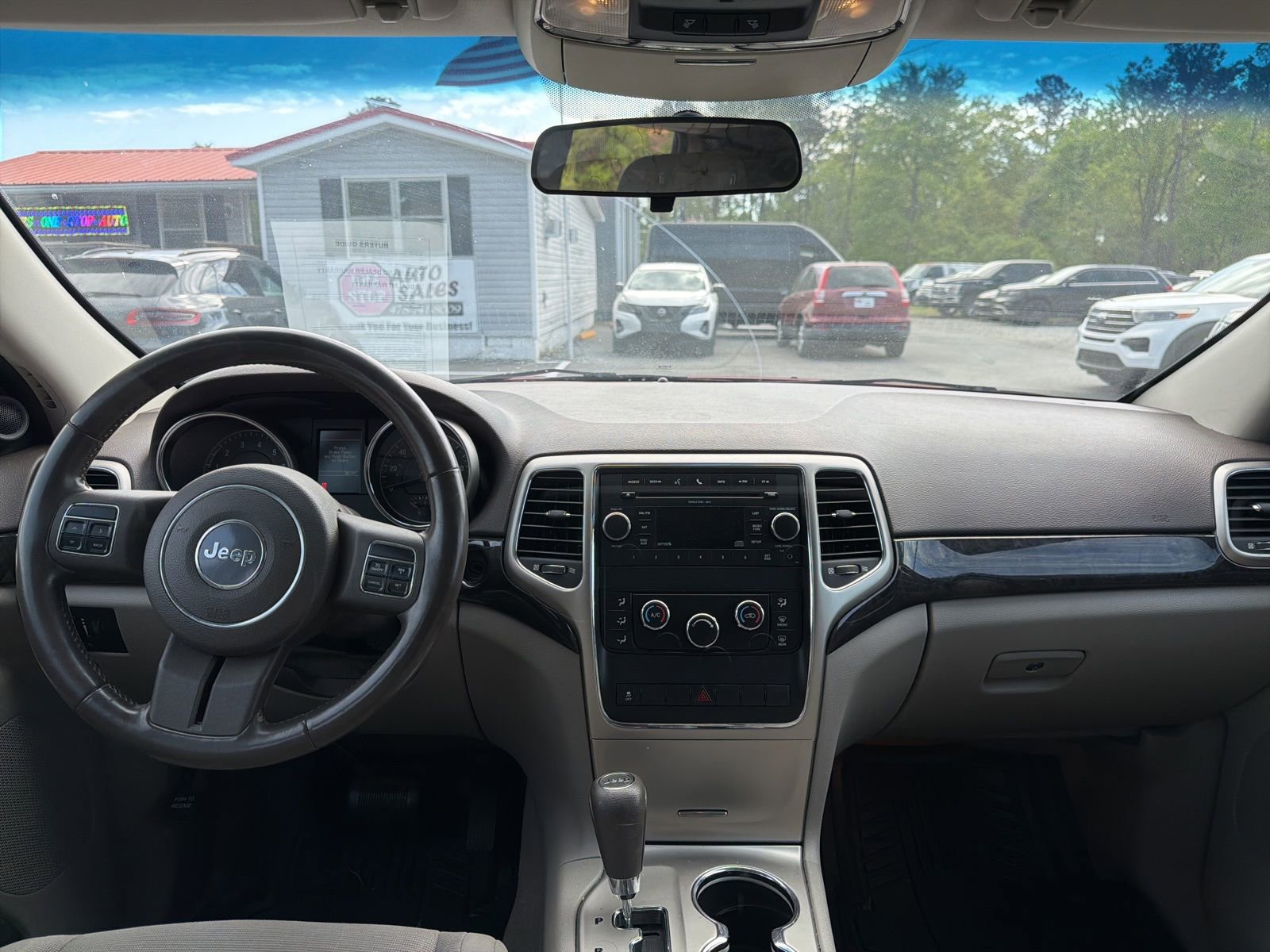 Used 2011 Jeep Grand Cherokee Laredo RWD image 10