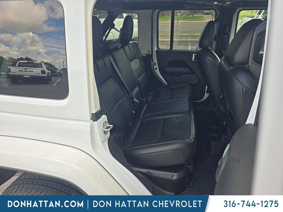 Used 2023 Jeep Wrangler Unlimited Sahara w/ Cold Weather Group AWD/4WD image 13