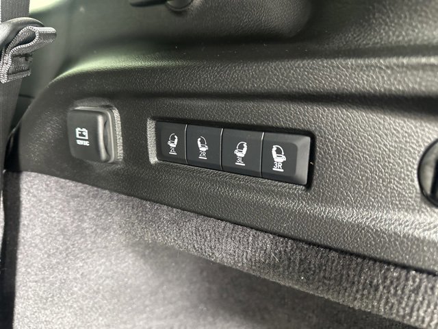 Used 2024 Jeep Grand Cherokee L Overland image 13