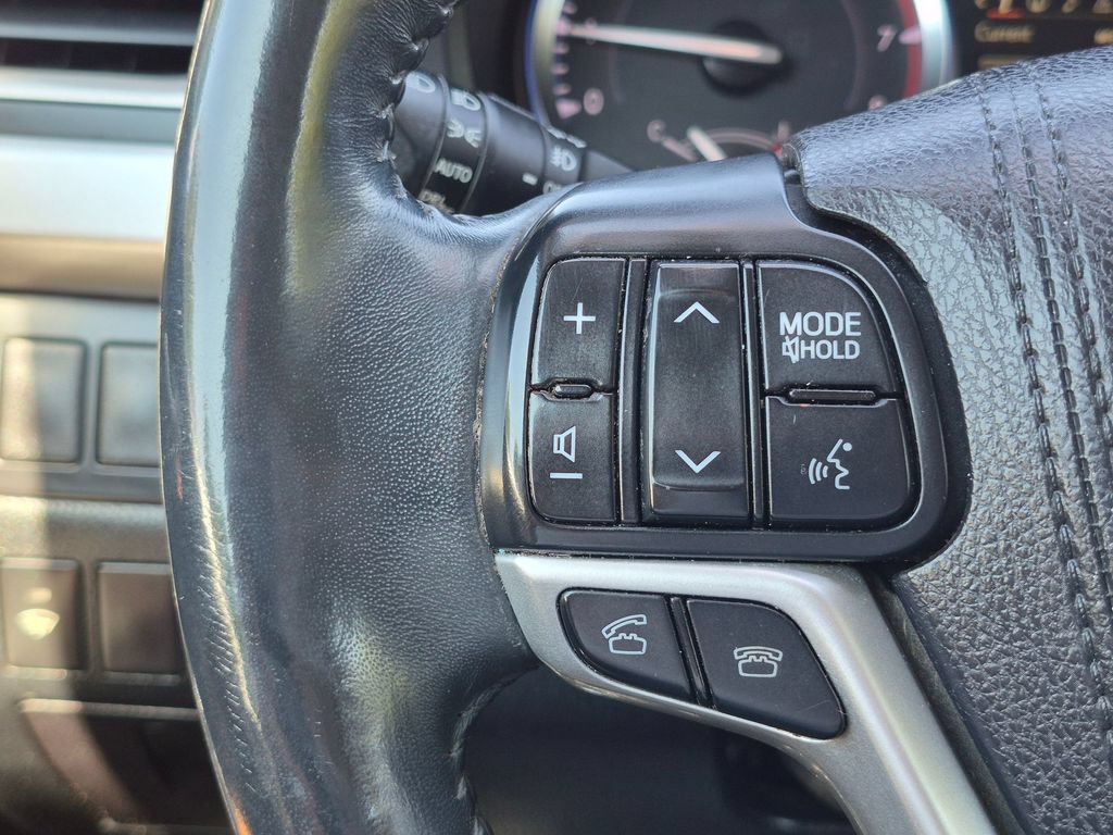 Used 2016 Toyota Highlander XLE AWD/4WD image 22