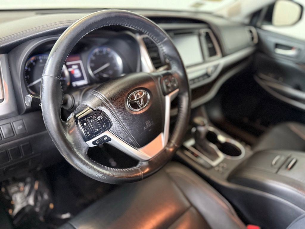 Used 2015 Toyota Highlander XLE image 18