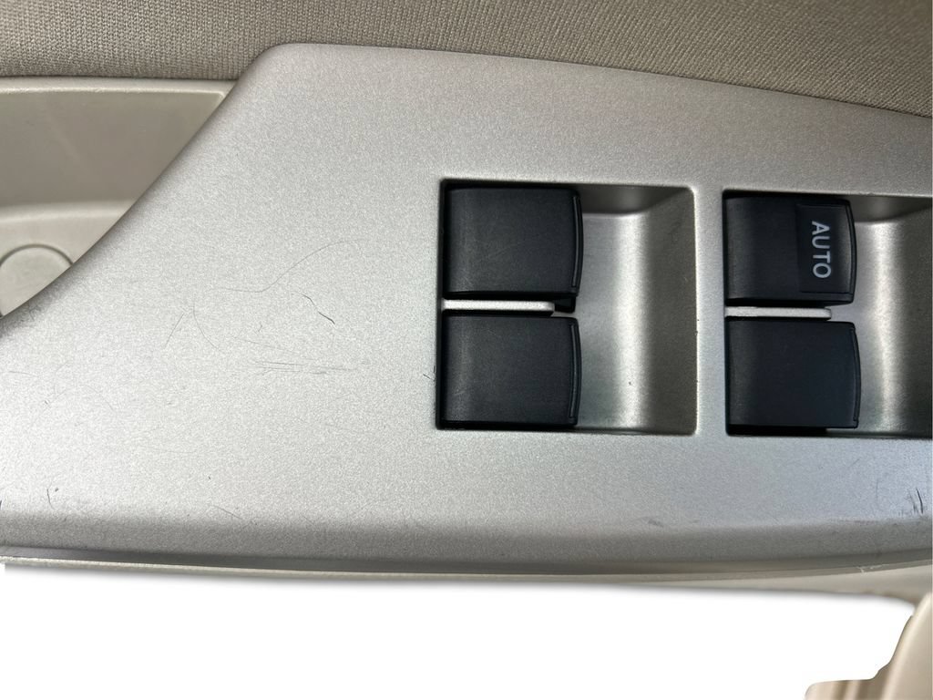 Used 2011 Toyota Corolla LE FWD image 38