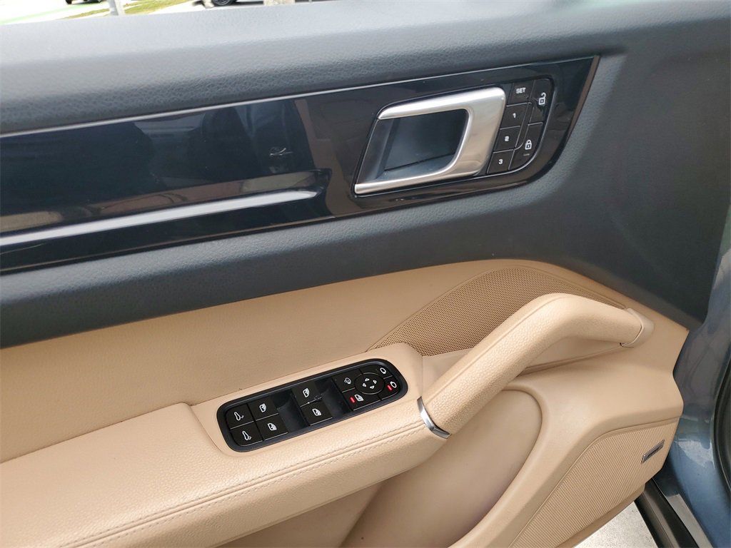Used 2019 Porsche Cayenne image 18