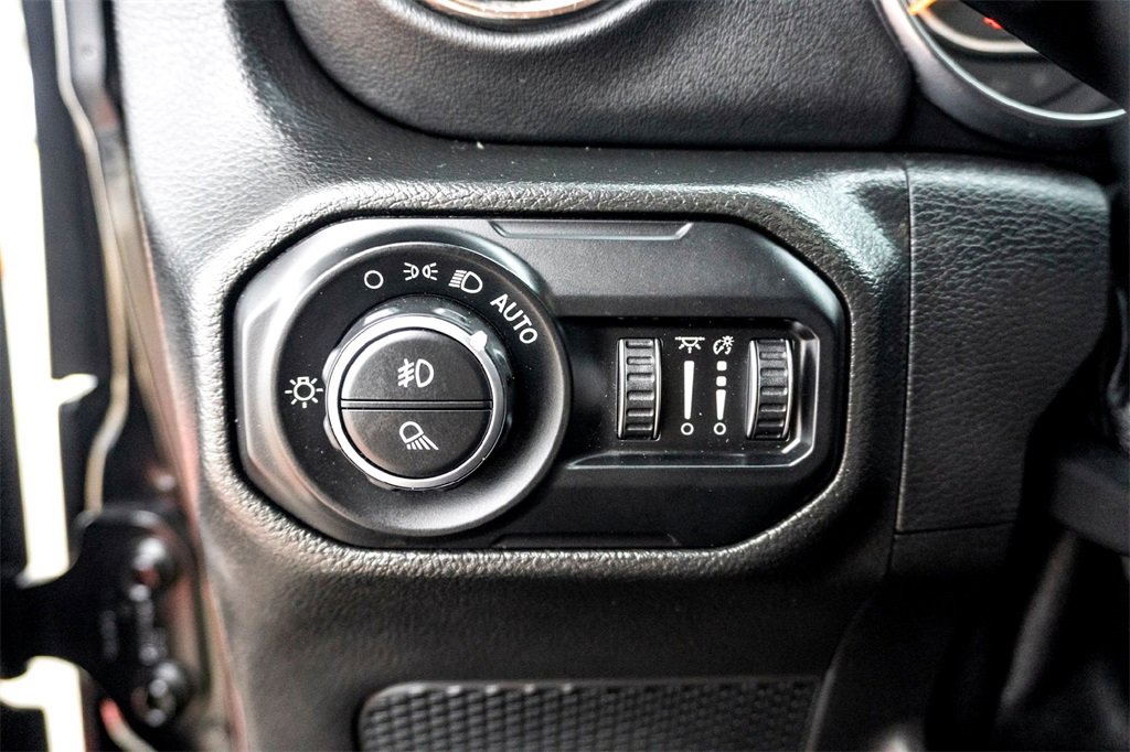 Used 2021 Jeep Gladiator Overland image 16