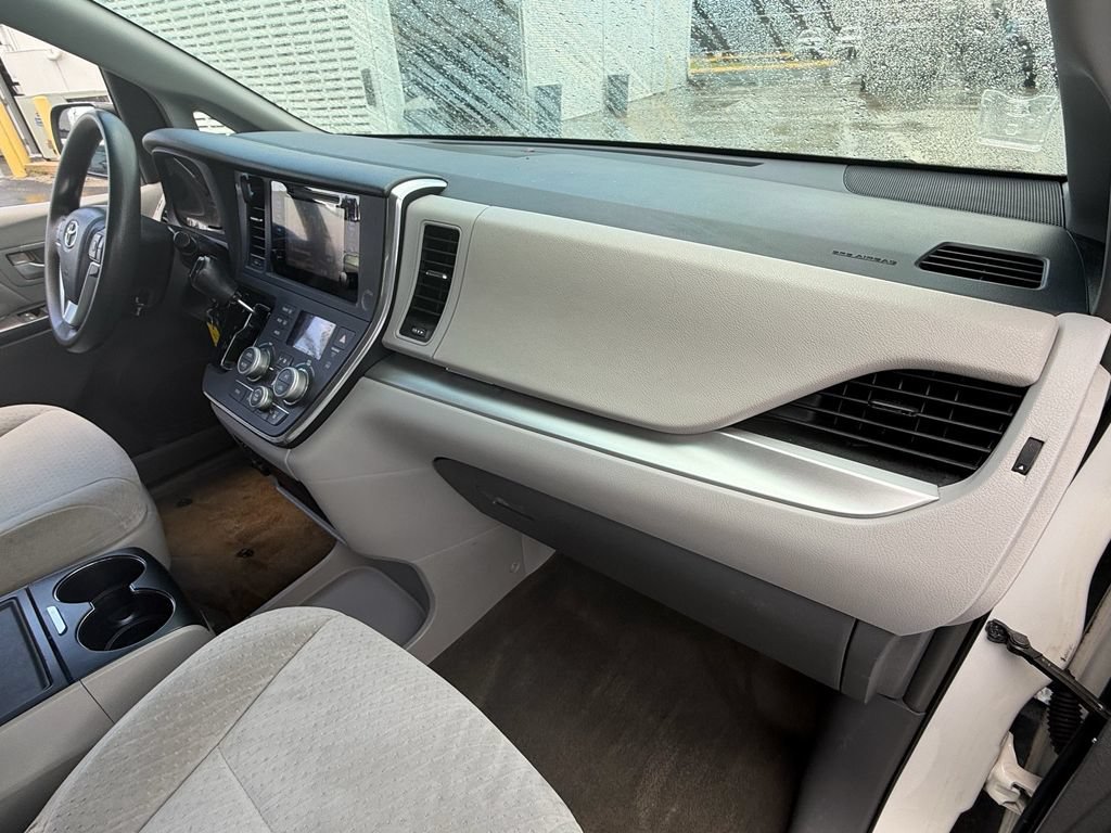 Used 2015 Toyota Sienna LE FWD image 13