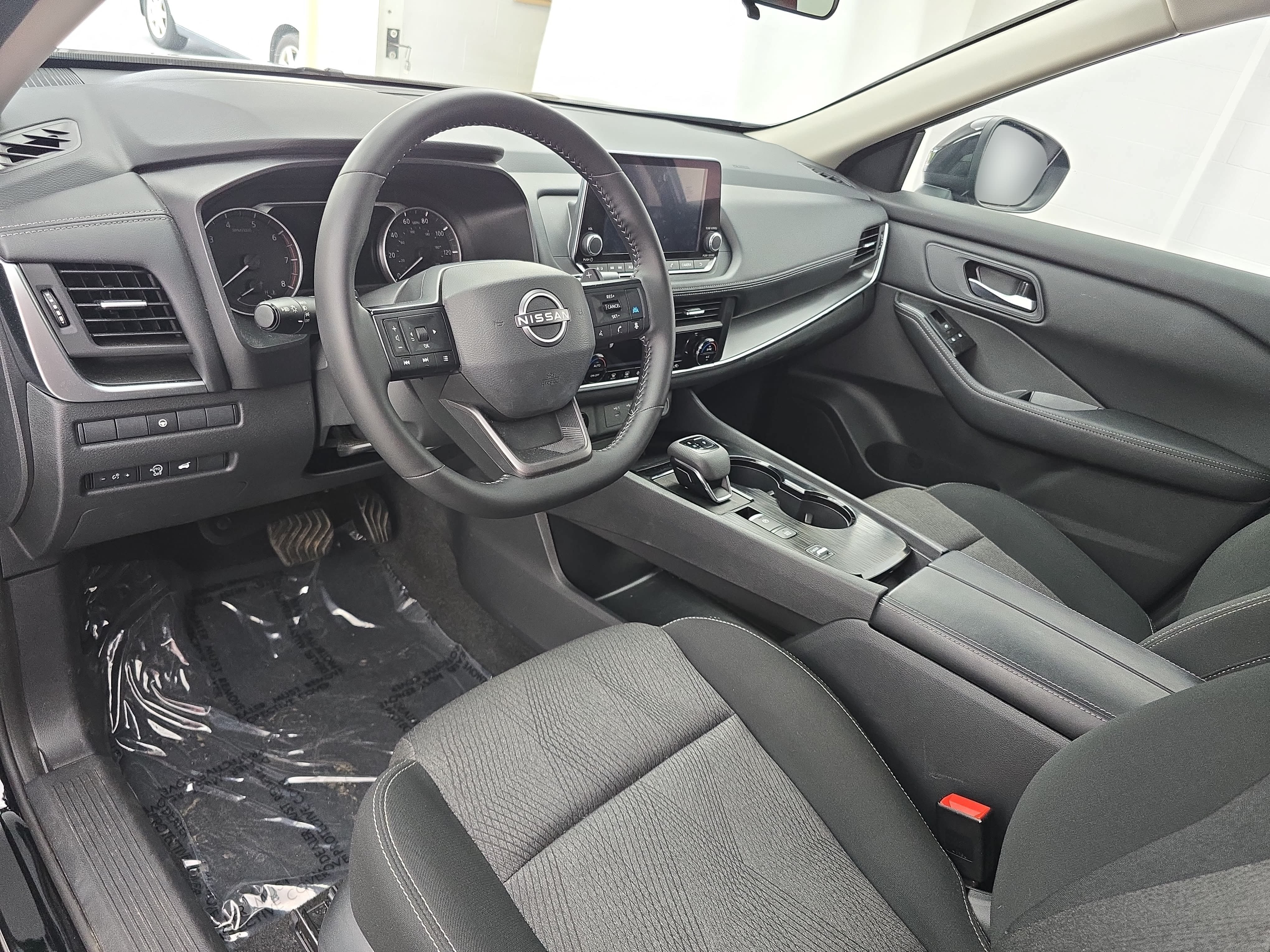 Certified 2025 Nissan Rogue SV FWD image 16