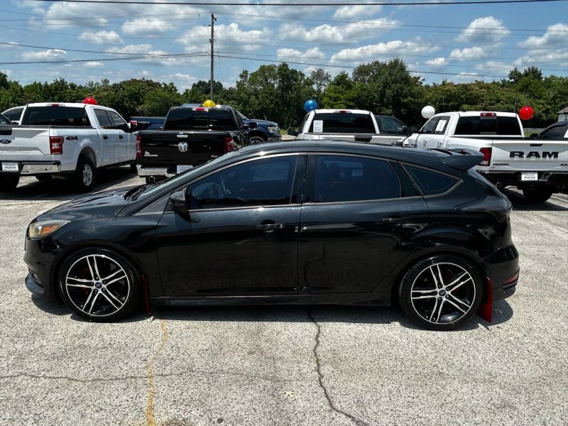 Used 2015 Ford Focus ST w/ Equipment Group 402A FWD image 2