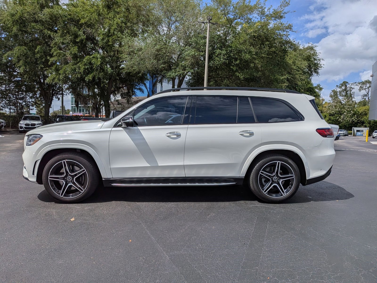 Used 2023 Mercedes-Benz GLS 450 4MATIC image 2