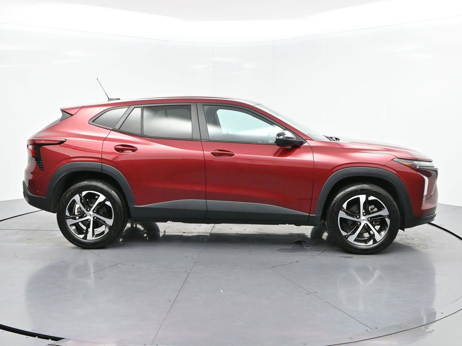 Used 2024 Chevrolet Trax RS w/ Driver Confidence Package FWD image 8